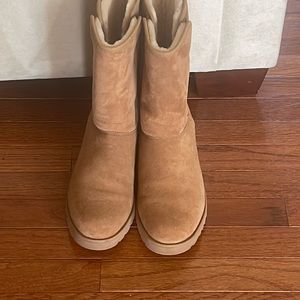 Size 11 Water Resistant Ugg Boots. Mid-calf